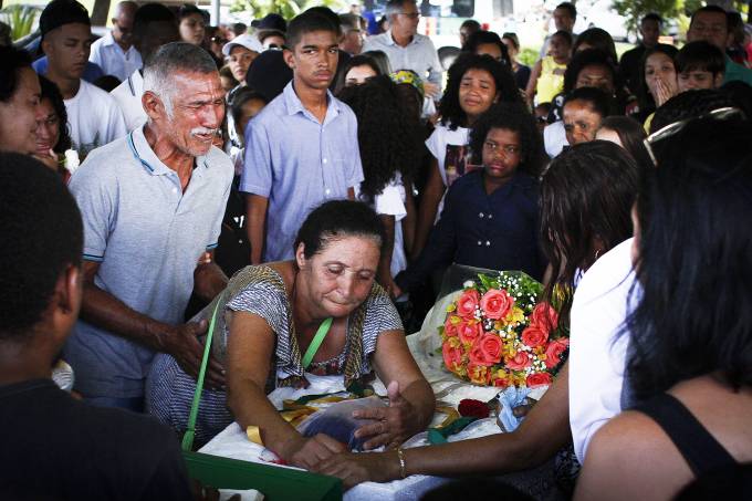 menina sepultada