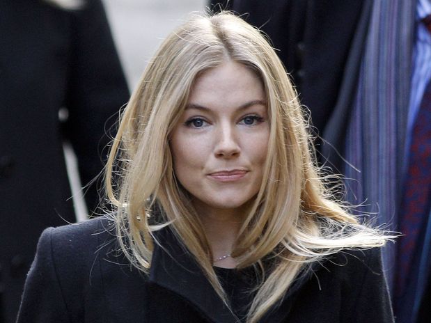 Sienna_miller_perseguida_pelo_nofthew