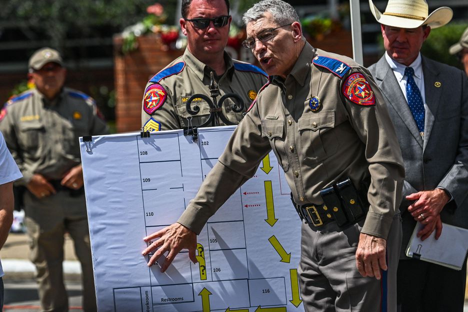 Texas Uvalde Policia explica julho 2022